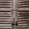 Esquadria de madeira com veneziana e arco - Imagem 2