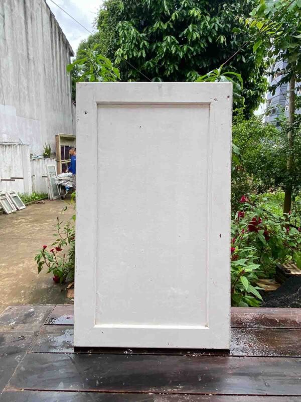 Porta de armário de compensado com pintura branca