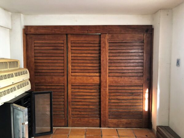 Porta em Ipê maciço com três folhas