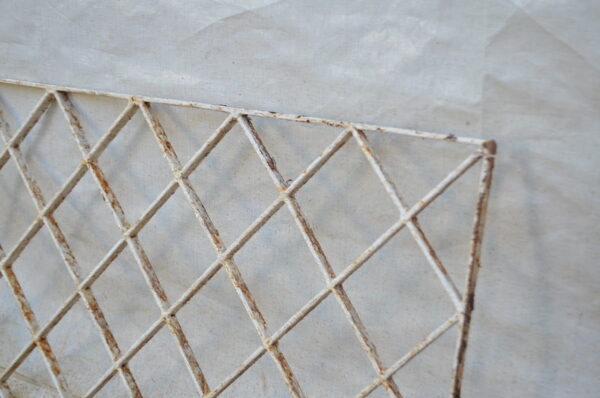 Grade de ferro com pintura branca - 118 x 57 cm - Image 2
