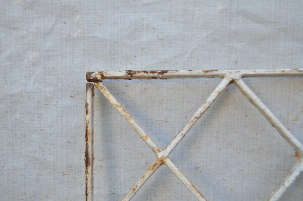 Grade de ferro com pintura branca - 118 x 57 cm - Image 3