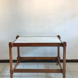 Mesa de bar com rodinhas