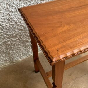 Mesa de apoio lateral retangular de madeira