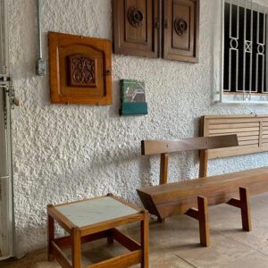 Mesinha de canto quadrada
