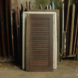 Folha de janela de madeira com veneziana - 63,5 x 136 cm