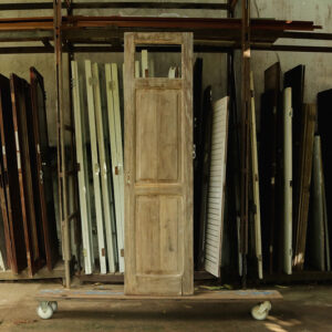 Porta almofada e espaço para vidro de madeira maciça - 58 x 228 cm