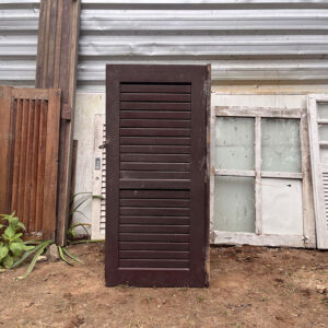 Folha de janela de madeira com veneziana cega - 57 x128 cm