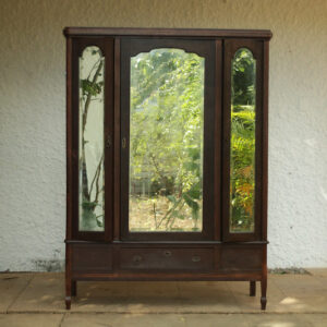 Guarda roupa de madeira estilo império com espelho bisotado - 132 x 184 x 50 cm