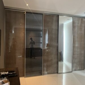 Conjunto de portas de correr com trilho - 374 x 268,5 x 10 cm