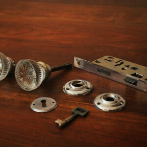 Fechadura de porta com maçaneta de vidro e decoração estrelada