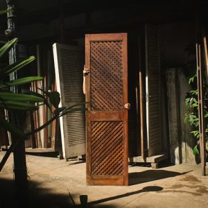 Porta com treliça de madeira - 58,5 x 213 cm - Othon Palace Hotel