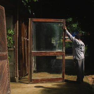 Porta com vidro e madeira maciça de correr - 124 x 215 cm - Othon Palace Hotel
