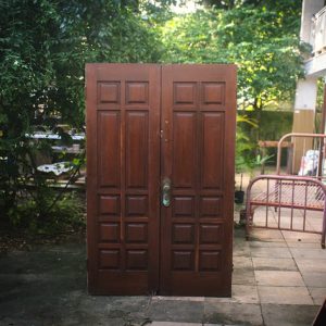 Porta almofadada com duas folhas de abrir - 128 x 202cm