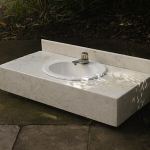 Bancada de mármore com cuba oval - 110 x 52 x 20 cm