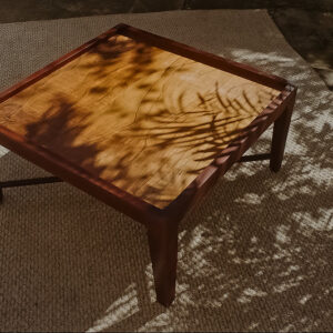Mesa de centro de madeira e compensado - 70 x 70 cm